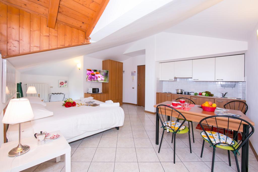 Residence Riva Del Lario กราเวโดนา ภายนอก รูปภาพ