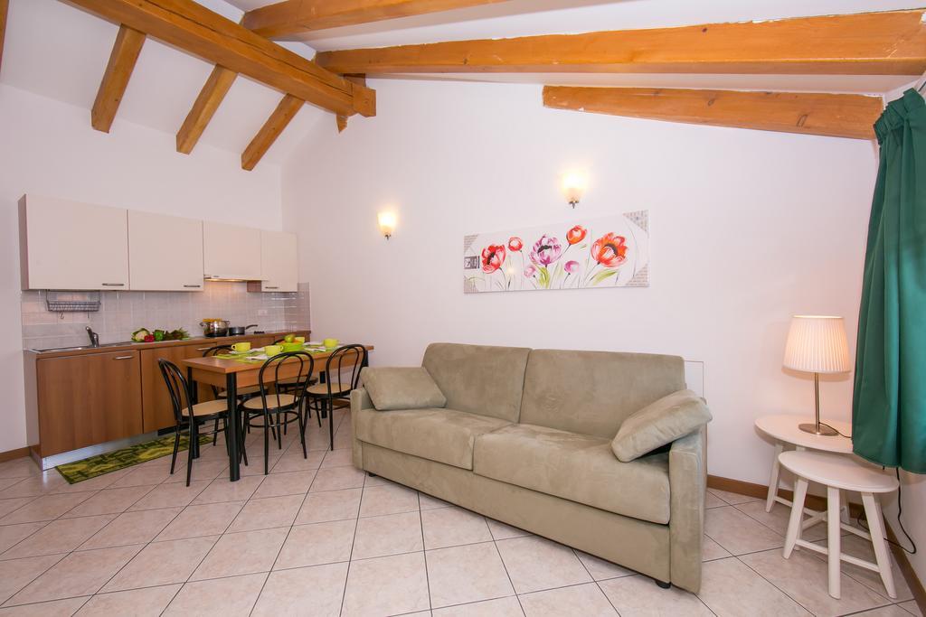 Residence Riva Del Lario กราเวโดนา ภายนอก รูปภาพ