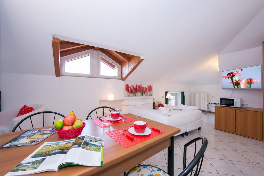 Residence Riva Del Lario กราเวโดนา ภายนอก รูปภาพ