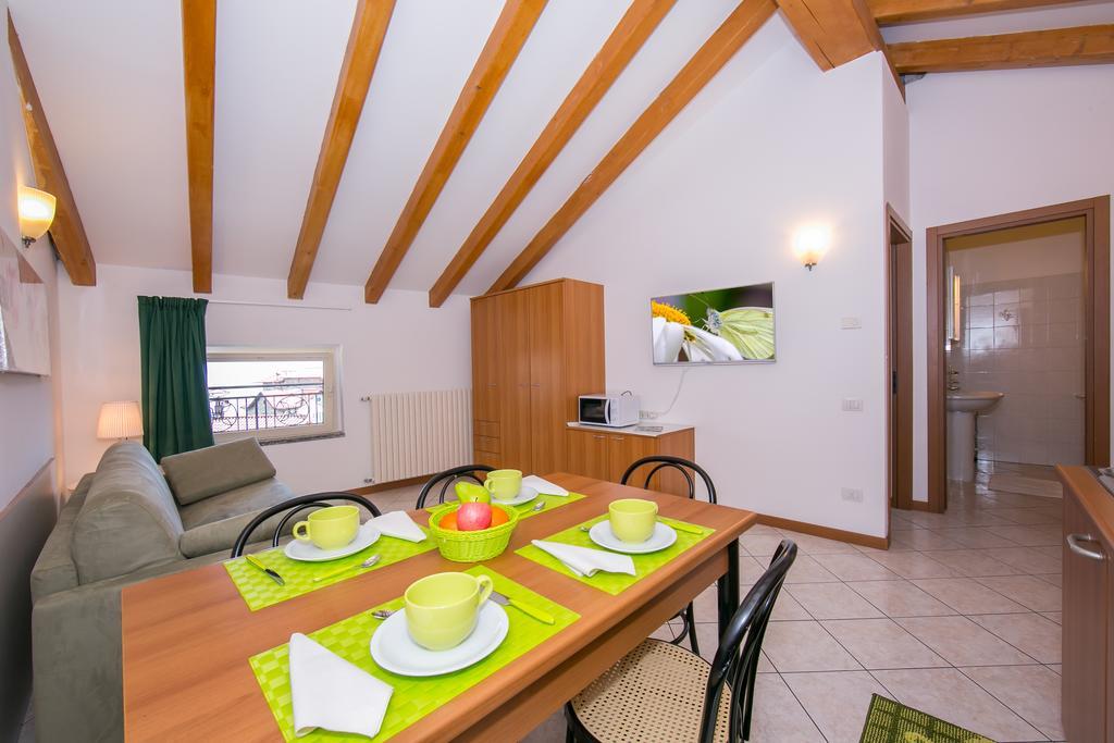 Residence Riva Del Lario กราเวโดนา ภายนอก รูปภาพ