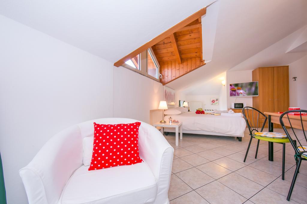 Residence Riva Del Lario กราเวโดนา ภายนอก รูปภาพ