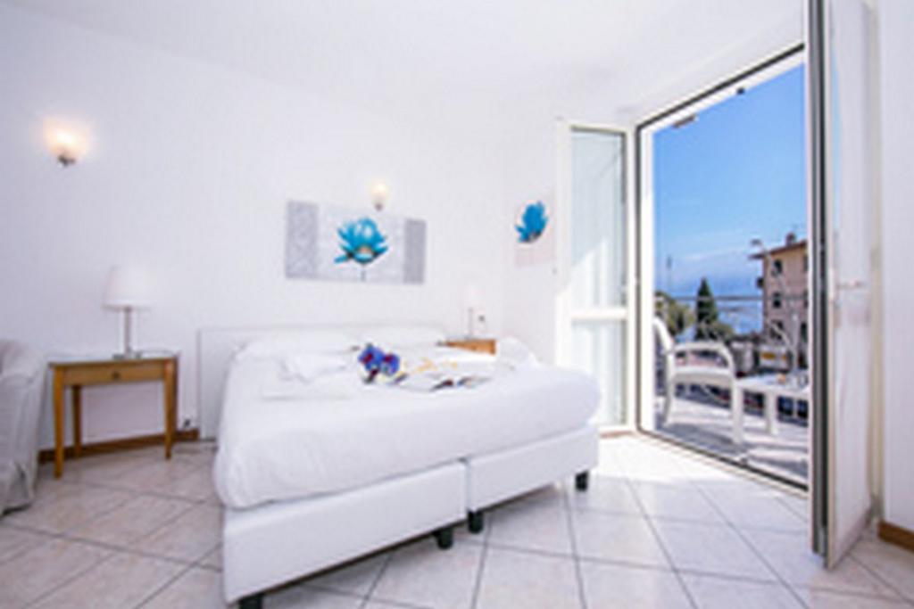 Residence Riva Del Lario กราเวโดนา ภายนอก รูปภาพ